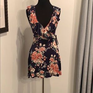 Francesca’s dress. Size XS. Navy background.